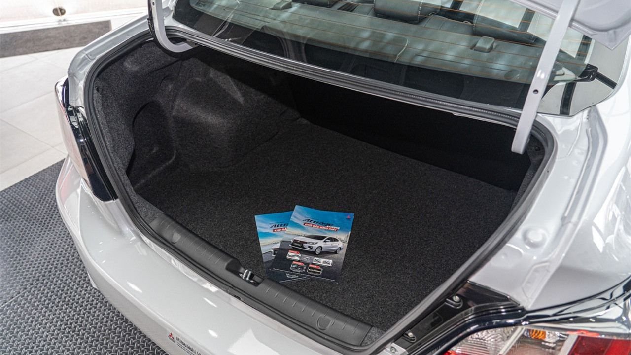 Cốp xe Mitsubishi Attrage