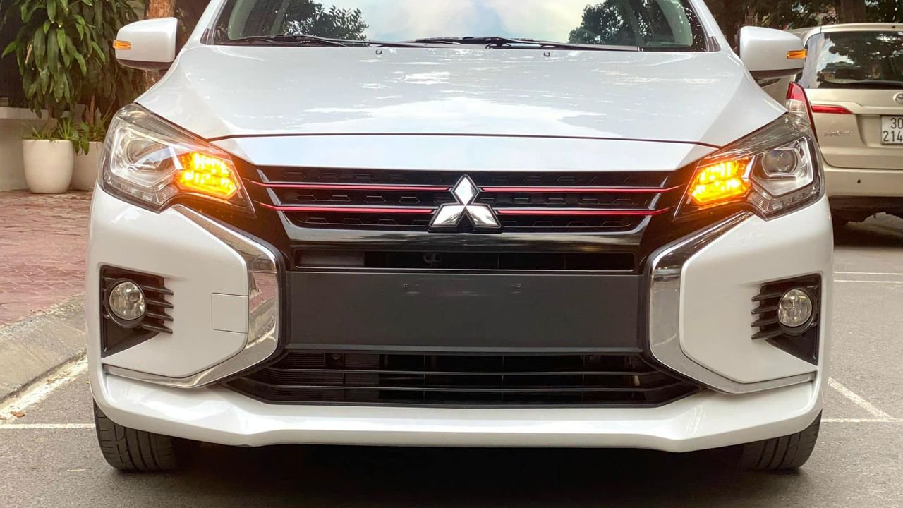 Mitsubishi Attrage phần đầu xe
