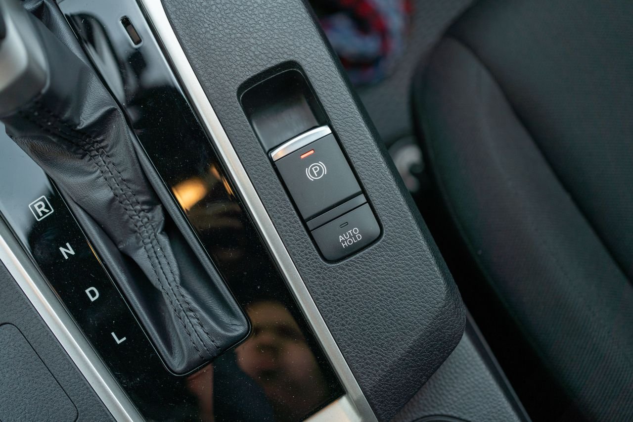 Phanh tay điện tử và giữ phanh tự động trên Mitsubishi XForce